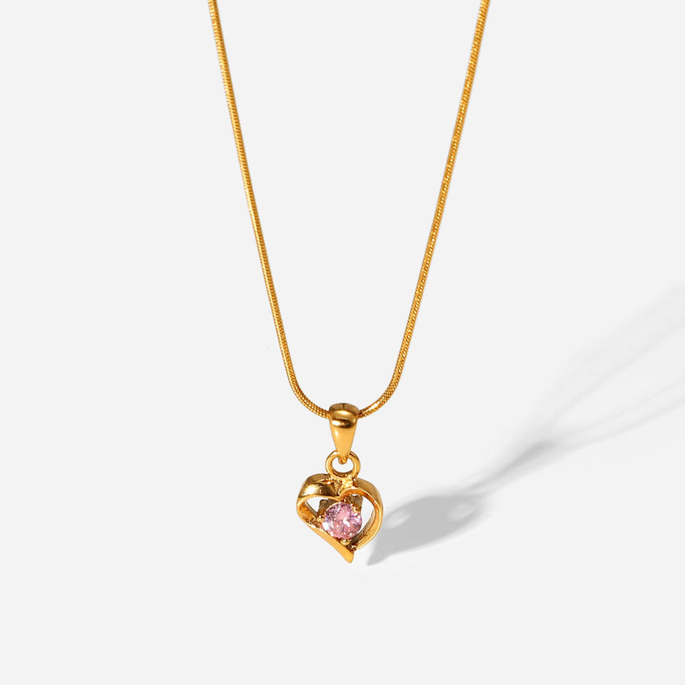 Fashionable 18K Gold-Plated Stainless Steel Hollow Heart Inlaid Pink Zircon Pendant Necklace