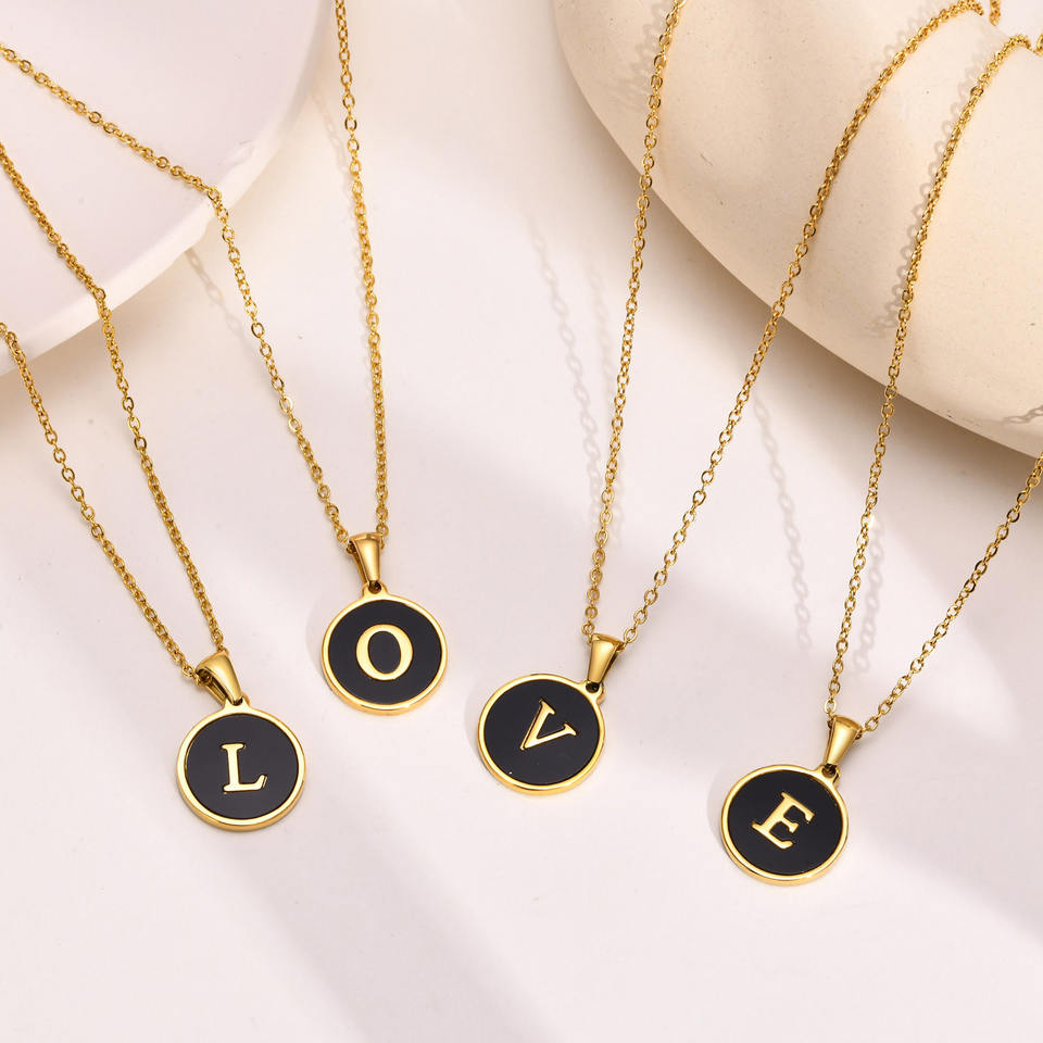 Fashion 26 letter pendant necklace trendy stainless steel personalized letter round pendant necklace chains